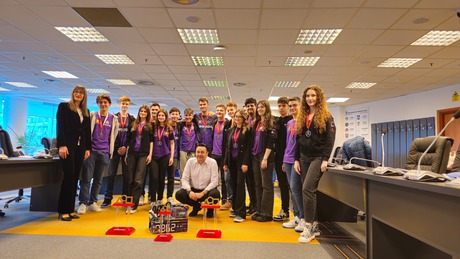 Primarul Andrei Volosevici a premiat vicecampionii mondiali la robotică!