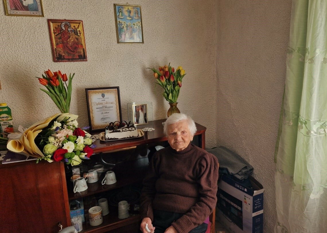 Primăria municipiului Ploiești a aniversat, azi, pe doamna Smaranda Crăciunescu, cu prilejul împlinirii venerabilei vârste de 100 de ani